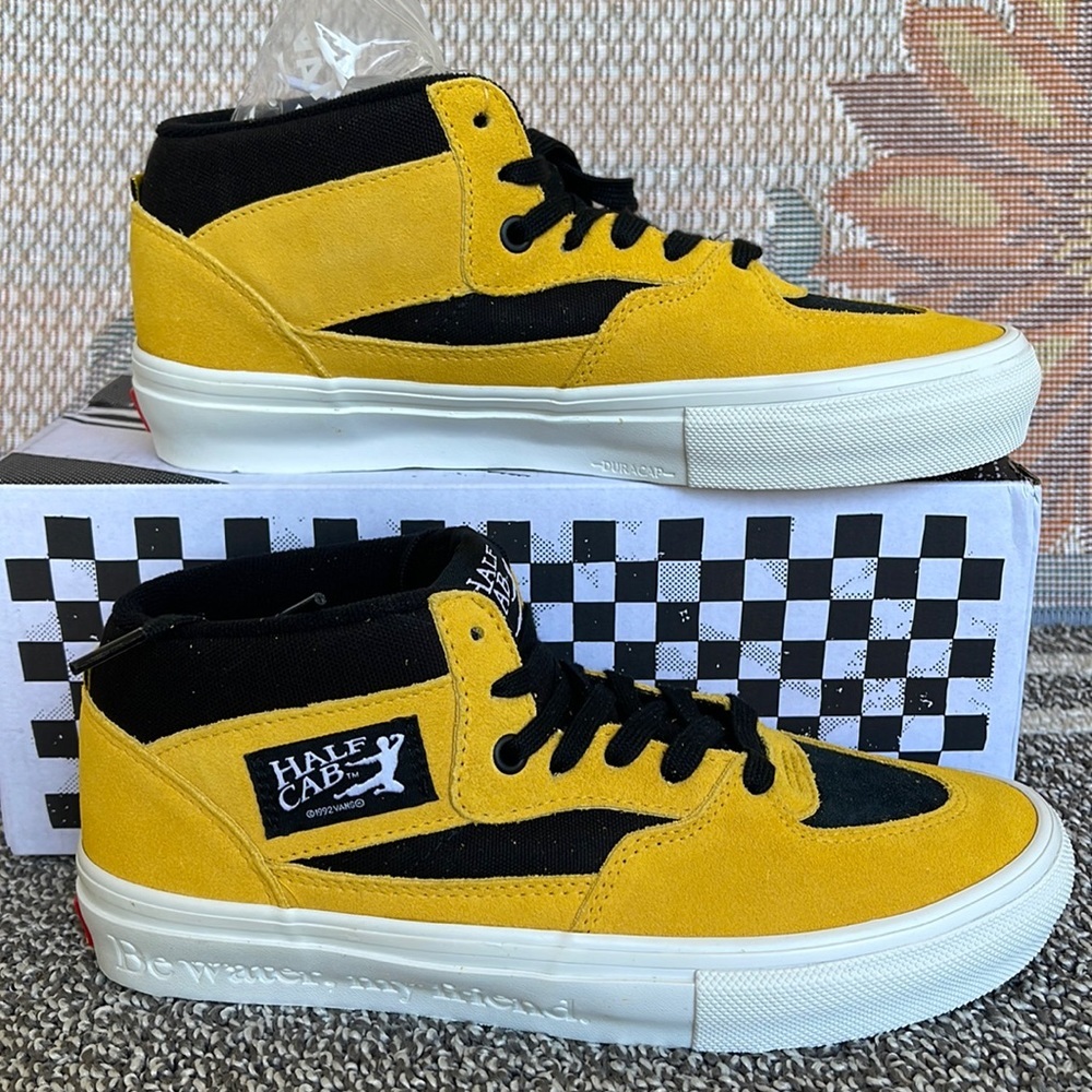Vans • Men’s Skate Half Cab
Bruce Lee Black/Yellow
VN0A5FCDY23
Sneakers